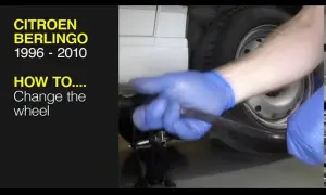Citroen Berlingo: Jak wyjąć koło zapasowe spod auta? Instrukcja