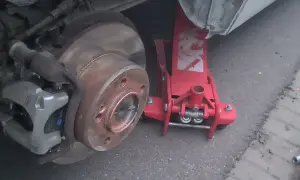 Jak zdjąć koło zapasowe w Masterze? Poradnik + awarie