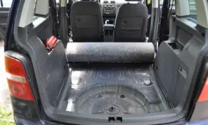Gdzie koło zapasowe w VW Touran 7-osobowym? Sprawdź!