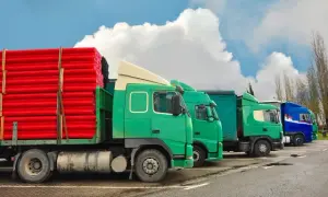 Umowa spedycji: Co musisz wiedzieć, by chronić swój ładunek?