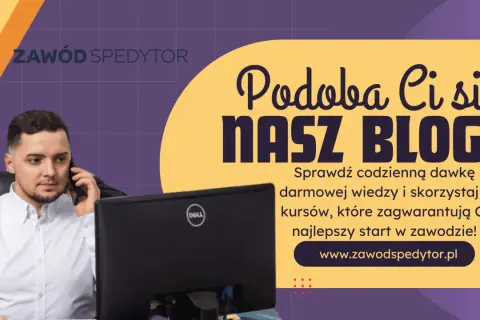 Mężczyzna w białej koszuli rozmawia przez telefon przy biurku z monitorem.