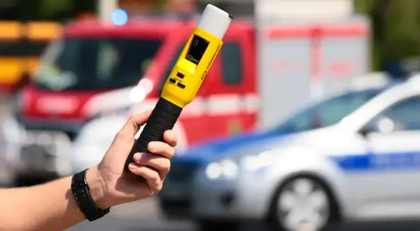 Jakie alkomaty ma Policja? Modele, działanie i Twoje prawa