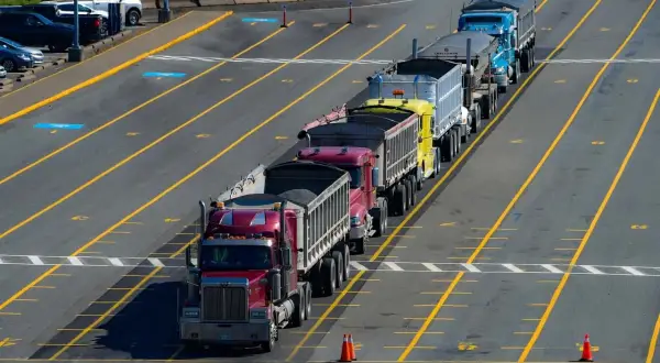 Transport a spedycja: Zrozum różnice i wybierz idealną usługę