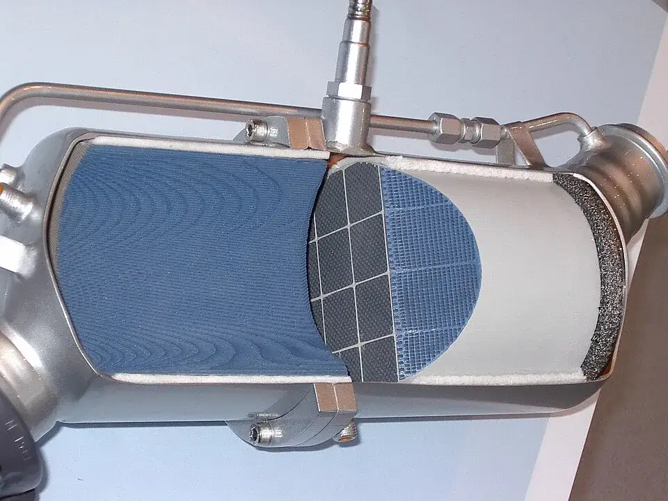 wycięty DPF ślady spawów