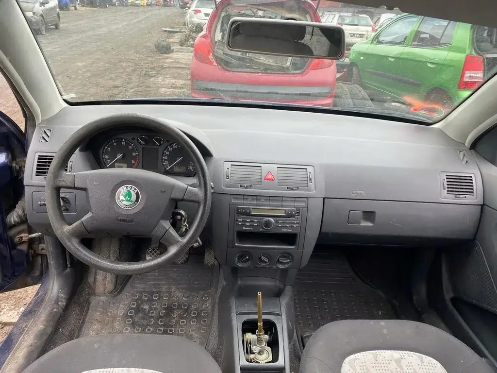 wnętrze skoda fabia deska rozdzielcza