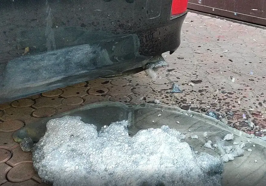 Bezpieczne miejsce do wypalania DPF samochód na asfalcie
