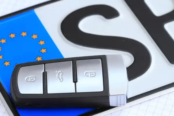 Przerejestrowanie auta bez zmiany tablic: koszt 80 zł i jak zaoszczędzić