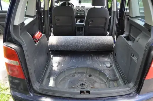 Gdzie koło zapasowe w VW Touran 7-osobowym? Sprawdź!
