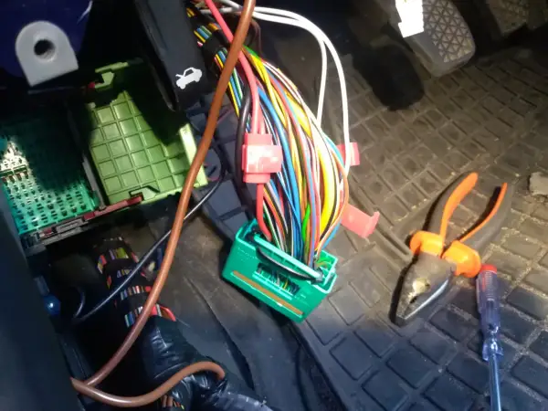 Jak podłączyć centralny zamek Opel Astra G? Pełny przewodnik DIY